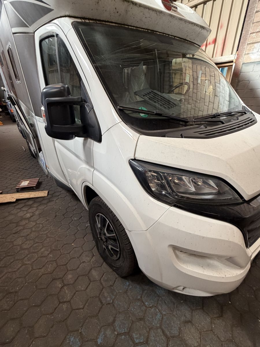 Bürstner Wohnmobil 2018 mit Unfallschaden – Bild 2
